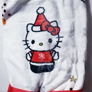 NWT HELLO KITTY PLUSH THROW CHRISTMAS BLANKET SIZE 50 IN X 70 IN